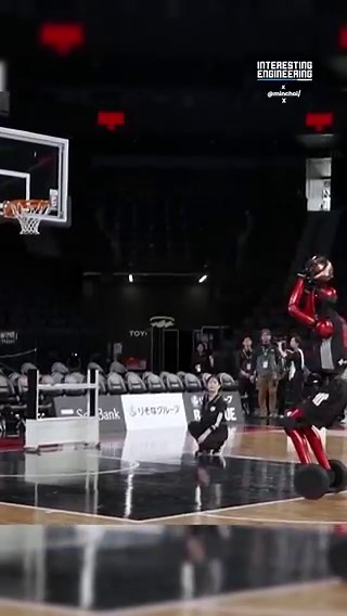 Toyota’s robot handles the ball and nails free throws with repeatable form. Could you compete with that?🎥: @minchoi