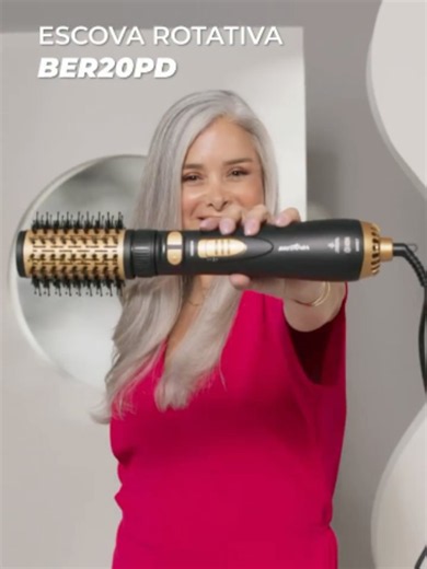 Menos tempo arrumando o cabelo, mais tempo brilhando por aí ✨ A Escova Rotativa Britânia BER20PD seca, alisa e modela enquanto ajuda a reduzir o frizz e deixa os fios com mais brilho e movimento. #Britânia70Anos #EscovaRotativa