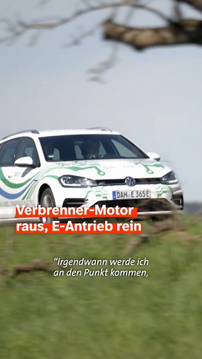 Alter Diesel-VW wird zum Elektro – Geht das? Das Start-Up E-Revolt will alte Verbrenner umrüsten: Motor raus, Batterien und Elektroantrieb rein. Ein Konzept, das technisch machbar und ökologisch notwendig ist. Doch würde sich eine Umrüstung auch finanziell lohnen? Und wie fühlt sich ein altes Auto mit neuer Technik an? | SWR