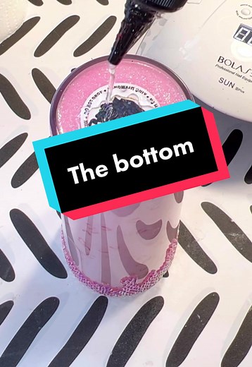 That shine is🤌🏾. My favorite part about creating these #snowglobetumbler#snowglobe#predrilledtumbler#predrilledsnowglobetumbler#snowglobemixture#snowglobecup#blingtumblersoftiktok#blingdiy#blingallthethings#blinglover#blingcrafts#satisfying#icy#diycraft