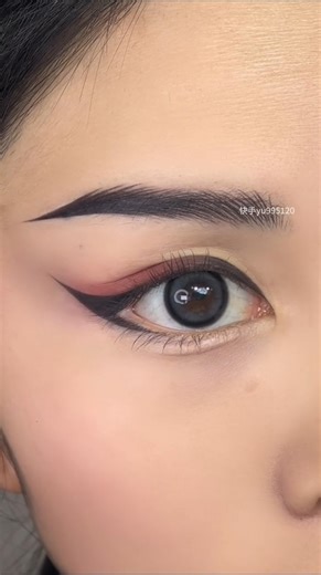 Fox Eye Half Liner Tutorial with Red Eyeshadow | Bold & Lifted Eye Makeup Look #eyemakeuptutorial