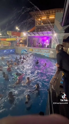 Pool party !! 💃🏻🥳 | April Grace