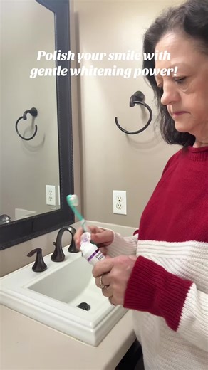 TooToo Whitening Toothpaste uses niacinamide and gentle polishers to safely remove stains and enhance your natural smile. Perfect for daily use, it brightens without harshness—just a fresh, confident glow. #WhiteningToothpaste #GentleWhitening #TooTooToothpaste #BrightSmile #NiacinamideCare