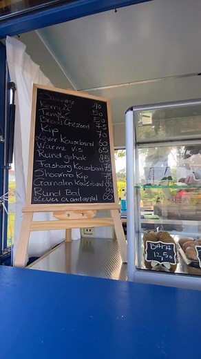 We’re open🎉 Soft Opening — kom proeven, genieten en beleven! We staan klaar met lekkere smaken en een warme glimlach. (Breakfast) 📍Locatie: indiraghandiweg #799 (schuinsoverkant lucky garden) 📅 Datum: maandag 27 oktober ⌚️ Tijd : 7am - 12pm | Triple J Flavors