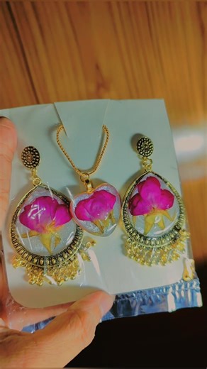 Resin jhumke & pendant with original flower beauty #resinart #resincrafts #resinartist #resinjhumka