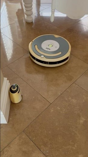 iRobot Roomba 540 Crosses Virtual Wall Lighthouse #irobot #roomba #robot #vacuum #vacuumcleaner