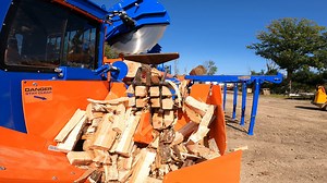 We try a lot of different designs on our machines. We always try to continually improve so we can continue to bring you the very best equipment available to help your business grow and maximize your profits. This is a new 16 way wedge design we have been working on for the bundle/package wood guys and it works AMAZING!!! The really nice thing about this wedge is that its just a wedge, its not a specail package, you can easily change it out for one of our other designs. Give us a call for more in