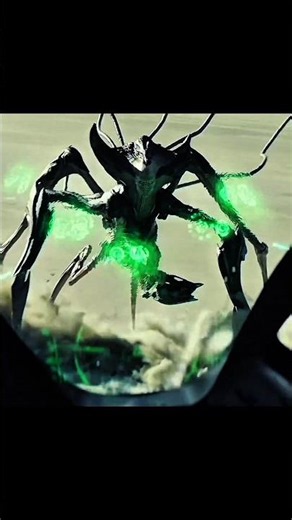 Alien Queen attack school bus#shorts #scifi