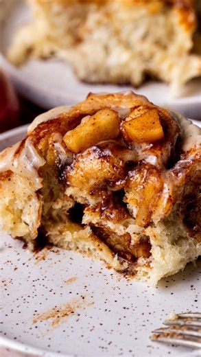Apple Cinnamon Rolls 🍎 These Apple cinnamon rolls are soft and gooey! They are full of cinnamon filling and apple pie filling. It is topped with brown butter cream cheese icing and more apple pie. Get the recipe in my bio! Or googl apple cinnamon rolls Stephanie #cinnamonrolls #applecinnamonrolls #applepie | Stephanie's Sweet Treats