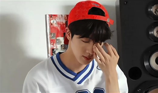 Seokjin GIF Compilation: A Must-See for BTS Fans!
