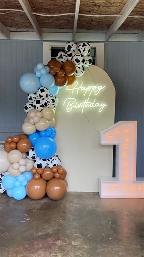 Cowboy-Themed Balloon Artistry for Events