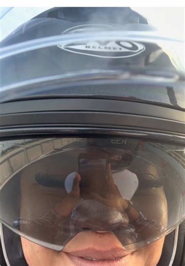 This is how you test the glue retention after getting your lash extensions: let your boyfriend take you on a bike ride. 🤪 U can add me up at my ig @thelasheditbyik to book ur lash slot!