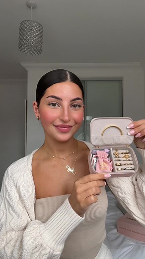 Some of my favourite jewellery bits that i’d packed for the Love Island villa! Code ‘10LYDIA’ for discount 👼🏼✨🫶🏼 #loveisland #jewellerytour #bohomoon