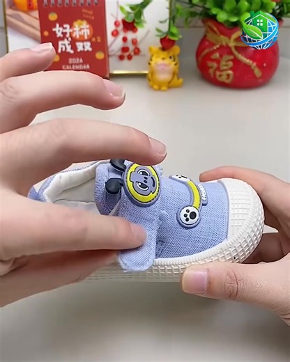 Button fasteners for quick fixes | Trend Rush