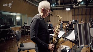 Don't forget to check out the album "Jackets XL" with our "Principal Conductor" Bob Mintzer and the Yellowjackets, released earlier this month! Here's another cut from the sessions, courtesy of our great Youtube team. This is "Downtown" by Russel Ferrante in an arrangement by our "Composer In Residence" Vince Mendoza, featuring solos by Dane Alderson on bass, Johan Hörlén on alto sax and Will Kennedy on drums. Conducted by Bob Mintzer, recorded in Studio 4. Check out the album, put it in a sock,