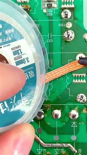 desoldering wire uses techniques. #desolderingwick #desolderingwire #howtosoldering #satisfying | Friends Electronics