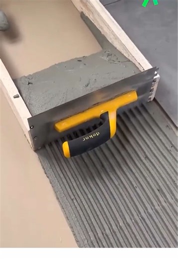 Tile Adhesive Spreader: Crafts Made Easy