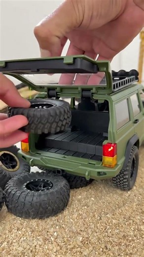 JEEP Cherokee Loads Up Off-Road Wheels 😳🔥 #rccar #offroad #jeep #shorts #fyp