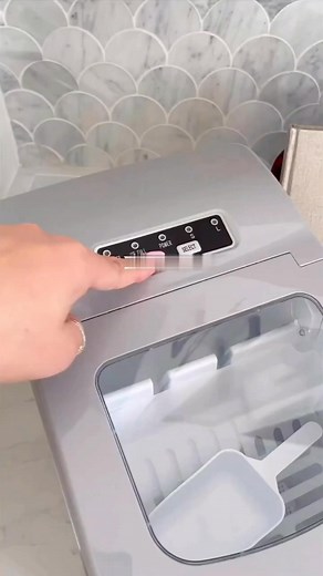 16K views · 60 reactions | ❄️ Walang hassle, instant yelo anytime! 流 Ang Automatic Ice Maker Machine na FAST at PORTABLE – perfect sa negosyo o bahay!  Order na at wag nang maubusan ng yelo!  #IceMaker #PortableIceMachine #MabilisNaYelo #IceCubesOnDemand #NegosyoTips #HomeEssentials #ViralDeals | Bagsak Presyo Online Shop | Facebook