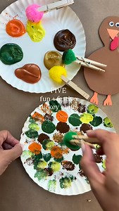 We just can’t get enough of a cute little turkey craft! If you want the free handprint poem and turkey templates, like this post and comment POEM and I’ll send them your way! . . . Thanksgiving | arts and crafts | nostalgic | cozy | kids | A Play Filled Life