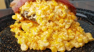 11K views · 64 reactions | **NUEVO EXPERIMENTO DE LA VENTANA** **DESGRACIADA BURGER** Con elote amarillo preparado con nuestra receta de elote desgraciado ( mayonesa + cheddar + Tajín) + tocino + Patty 210 grs. + Doritos + Queso americano + Brioche ajonjoli | THE BURGER LABORATORY | Facebook