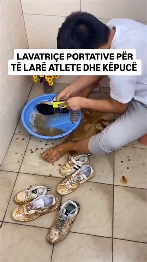 Ene kuzhine sweethome on Instagram: "❌ Lamtumirë atleteve të pista & rrobave të vogla të palara! ✅ **Zgjidhja më praktike: Mini Washing Machine** ✅️6800 lek Transport falas ✅️✅️ 🌀 Pastron **atlete, të brendshme, çorape & rroba të vogla** 🏠 Ideale për shtëpi, udhëtime, studentë ⏱️ Larje e shpejtë & efikase 💧 Kursen ujë dhe energji 👌 Përdorim super i thjeshtë ✨ Madhësi mini – rezultate maksimale! 📦 Stok i limituar 🚚 Dërgesë e shpejtë në gjithë vendin 👉 **Porosite tani** dhe bëje larjen më t