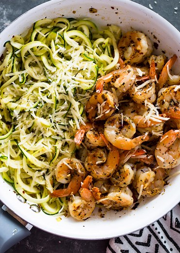 15 minute Garlic Shrimp Zucchini Pasta