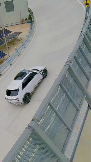 Innovative Hyundai Test Track on the Roof in Singapore