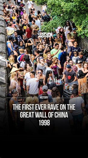Culture of House on Instagram: "When the Great Wall Became a Rave Floor 🕺🇨🇳 In 1998, a Swiss collective known as Cheese made history by hosting what’s widely believed to be the first rave on the Great Wall of China. They hauled sound systems, lights, and turntables to one of the world’s most iconic landmarks. About a hundred people locals, travelers, artists, and dreamers danced high above the mountains near Beijing. It was more than just a party. It was a statement: rave culture could exist 