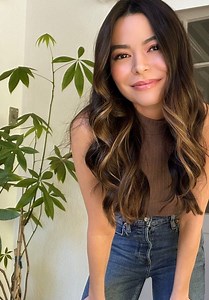 Miranda Cosgrove 02/13/2023 • CelebMafia