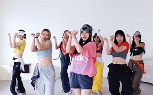 原来是这么个事！！！跳new dance真的好开心好活泼好青春。姐妹们一起跳起来！！