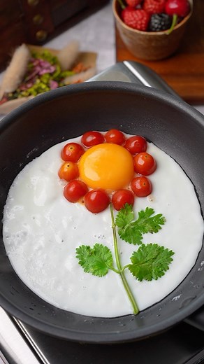 My kitchen menus 🍛🍰🍲 on Instagram: "🌹🌿🥚🍅😃🥰 #egg #thaifood #flower #eggpose #art"