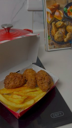 267K views · 6.3K reactions | My love for chicken has grown bigger, do you see the way I open and close the box,full of love. I made some fried chicken last night and it tasted amazing,the box was just there to add a little 羅 ‘va-va!’ So long this is your inspo because I know it’s a busy day for everyone. Happy spring day!!! #botswana #southafricanfood #theeprettychef #southernfriedchicken | Pearl Sechele | Facebook