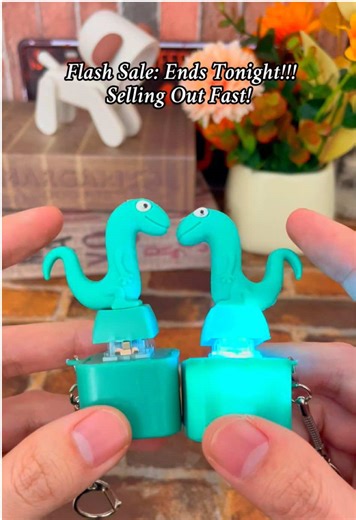 💥Warning:you won’t be able to stop clicking this lizard keychain 🤣#cute #lizardkeychain #lizardlizard #lizardmeme #lizardbutton