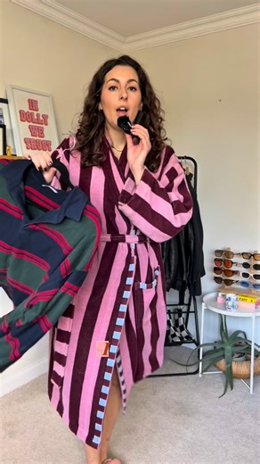 Styling a rugby shirt I found for 50p in my local MS charity shop It’s a vintage St. Michael’s (M&S) rugby shirt and I’m happy with how it turned out. Rugby shirt vintage St Michael’s found in @kentmstherapy Jeans @wrangler_europe Jacket found at El Rastro flea market Belt vintage found in @maryslivingandgiving Stockbridge Loafers Bally found at @demelzacharityshops Bag @coach found in @platoscloset Sunglasses @gucci on @vinted Jewellery @celestechambershill @reojewels @studiosael @missomalondon