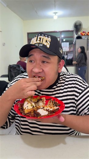Delicious fried chicken prekedel and pepes in Bandung…Odjon Djaya 📌Location at the end of the vid...