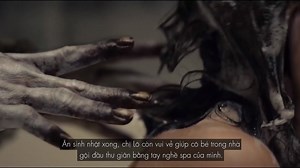 Phim ma nhưng không phải phim ma? =))) Nhìn thấy tên ông hoàng phim kinh dị James Wan đã chuẩn bị tinh thần hú hét sẵn sàng... NHƯNG KHÔNG!!! Tổ sư đứa nào nó chế lại trailer này làm tao cười vcl cười. Ma quỷ tìm con trong truyền thuyết Mexico sợ hãi bao thế hệ, mà nó chế thành mẹ ma bay qua bay lại, đi xe ké ăn nhờ ở đậu người ta không trả tiền? Chị Lô là trò đùa đấy à? =))) Quả này lại phải chờ chị Lô ra rạp hú hét cho bõ cái cú lừa hôm nay. Khổ, tiền thì lại nhiều quá đấy 😢 Suất chiếu sớm và