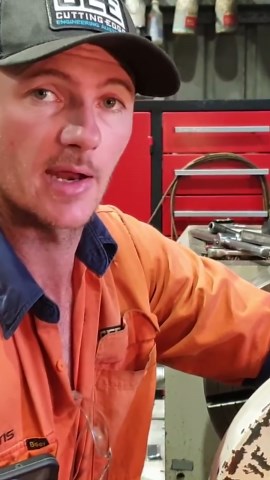 Machining CAT 777 Suspension Strut 👨🏻‍🏭
