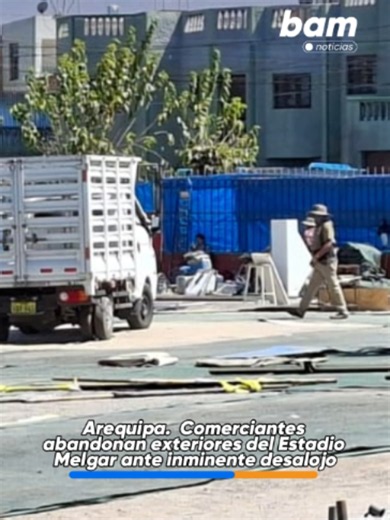 🚨 #AREQUIPA. Comerciantes abandonan exteriores del Estadio Melgar ante inminente desalojo Comerciantes que ocupaban los exteriores del Estadio Melgar, en Arequipa, comenzaron a retirar sus pertenencias y estructuras tras el anuncio de un operativo para recuperar 4.900 metros cuadrados de las explanadas norte y occidente del recinto deportivo. La intervención también comprende los servicios higiénicos ubicados en las puertas 1, 2, 5 y 6. Leer más aquí 👉https://bamnoticias.com/arequipa-minedu-re