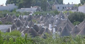 Alberobello in controtendenza: +15% di presenze