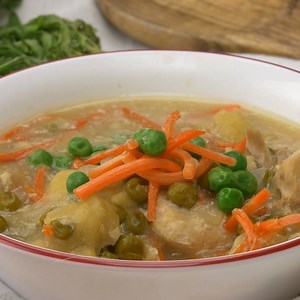 If you’re looking for comfort food, it’s hard to beat chicken and dumplings. We gave this classic dish a healthy upgrade with extra veggies, gluten-free dumplings and a bone broth base. Full Recipe: http://bit.ly/2HkPulE | Ancient Nutrition