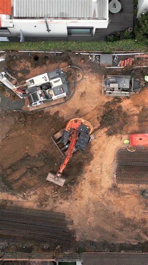 Onsite hustle. Quality construction is our promise. DM us! P: 0449 183 755 E: alberto@encoreprojects.com.au #encore #encoreprojects #encoreprojectsmelbourne #melbournebuilders #victoriabuilders #luxurybuildersmelb #renovationsmelbourne #highendhomesmelbourne #luxurybuildvictoria #buildersofinsta #buildersaustralia #melbournenewhomes #newhomemelbourne #constructionmelbourne | EncoreProjects