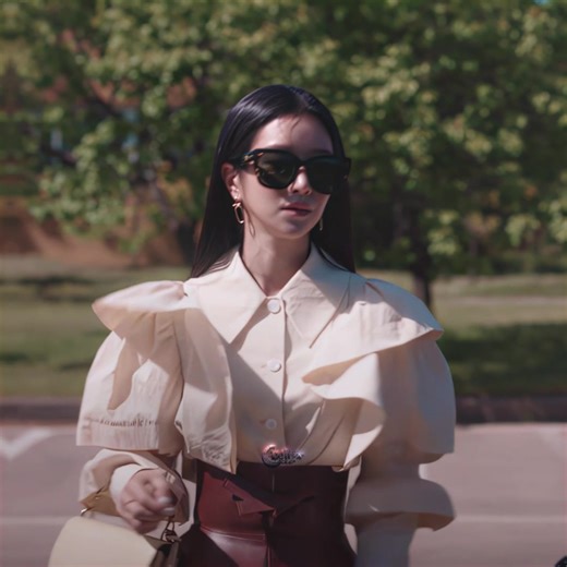 she’s so iconic 💅🏼🛐 scp: woodencenes ac: @nycx.mp3 #seoyeaji #editsxnic #itsokaytonotbeokaykdrama #komoonyoung #kdramaedit 🔎 seo yeaji edit • ko moon young edit • moonyoung • tudo bem não ser normal edit • it's okay to not be okay