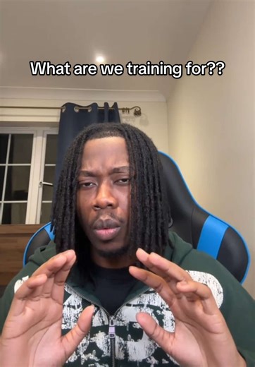 THOKA (@thoka.4)’s video of guy training for badminton