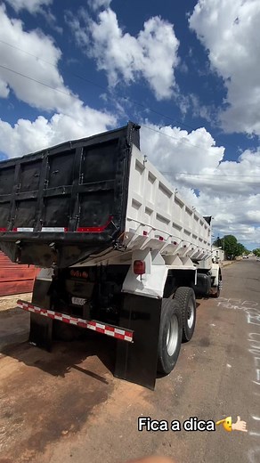 Como evitar a tampa da caçamba de abrir ao carregar | Dica prática