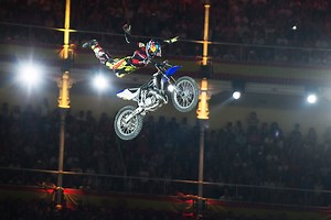 J-30 avant l'unique étape des Red Bull X-Fighters dans les arènes de Las Ventas ! L'année dernière c'est Tom Pagès qui s'était imposé... peut-il renouveler l'exploit cette année ?! 󾭝󾓶󾭞 | 7/7 RMC Sport