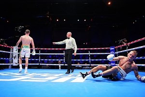 Callum Walsh KOs Przemyslaw Runowski in first Ireland appearance