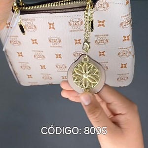 2K views · 12 reactions | Modelo Taoleyu #gudika #bobo #telamojada #fyp #maxgunibel #importado #carterasimportadas #taoleyu #CreamBear #Baisitu #Jinguoshu #BenboBear #enviosatodoPeru 9️⃣5️⃣4️⃣7️⃣4️⃣7️⃣9️⃣6️⃣0️⃣ | Importadora Maxgunibel | Facebook