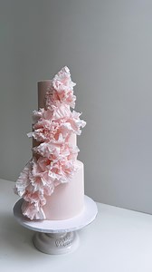 Got my hands on this adorable wafer paper ruffle technique by @jessicasalecakedesign — how cute is it, right? Just a bit of wafer paper, a touch of water/glucose, some dusting sugar, and a whole lot of patience. | K CAKE