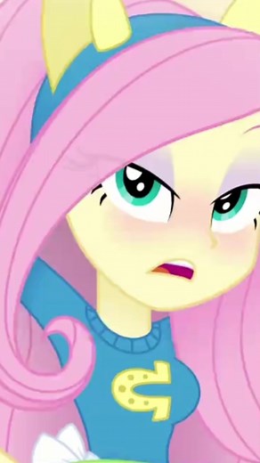 Девочки из Эквестрии» — это масштабный спин-офф сериала My Little Pony: Friendship is Magic, который превращает знакомых пони в антропоморфных девушек-подростков, живущих в современном человеческом мире. История начинается с того, что Сансет Шиммер крадет магическую корону принцессы Твайлайт Спаркл и сбегает через волшебный портал в параллельную реальность, вынуждая Твайлайт последовать за ней. Оказавшись в старшей школе Кантерлота, Твайлайт обнаруживает, что магия дружбы существует и здесь, а е
